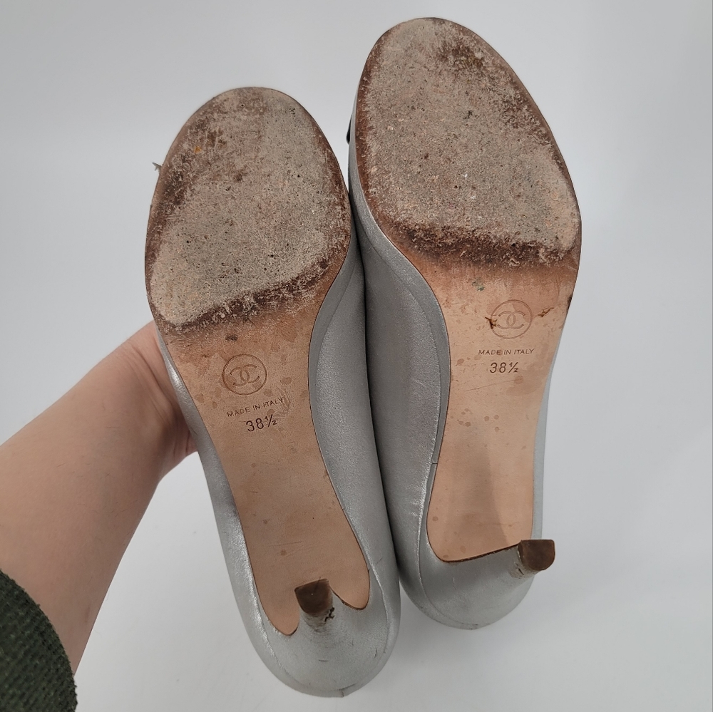 Chanel Silver Leather Black Cap Toe Platform Pumps Round Toe Size 38.5 with Box - Picture 10 of 14